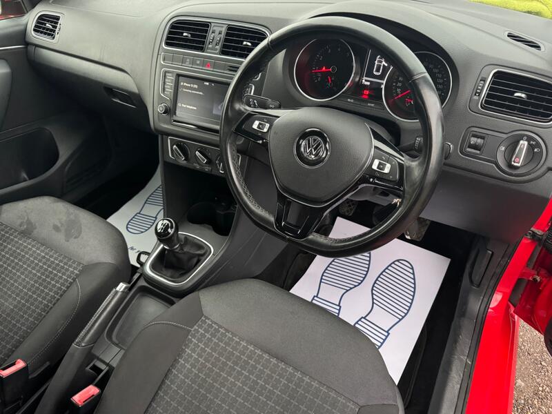 VOLKSWAGEN POLO