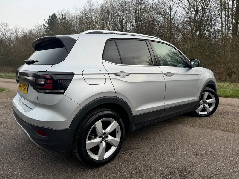 VOLKSWAGEN T-CROSS