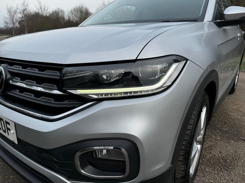 VOLKSWAGEN T-CROSS
