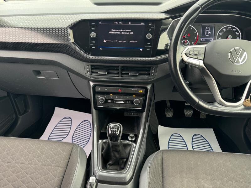 VOLKSWAGEN T-CROSS