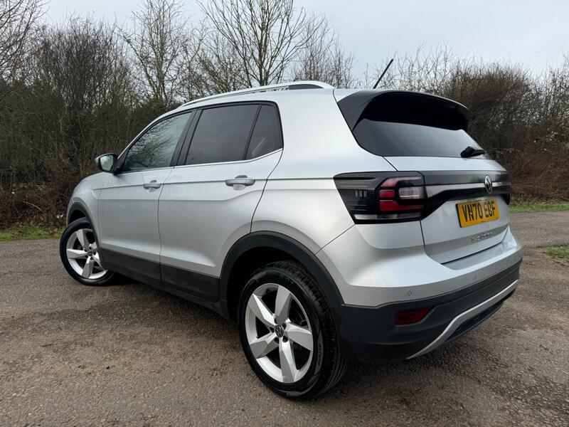 VOLKSWAGEN T-CROSS
