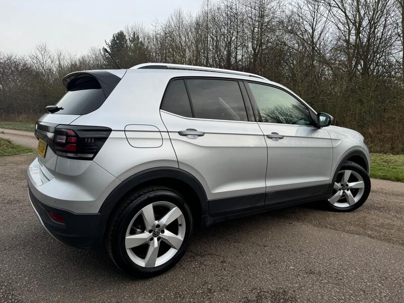 VOLKSWAGEN T-CROSS