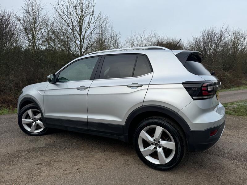 VOLKSWAGEN T-CROSS