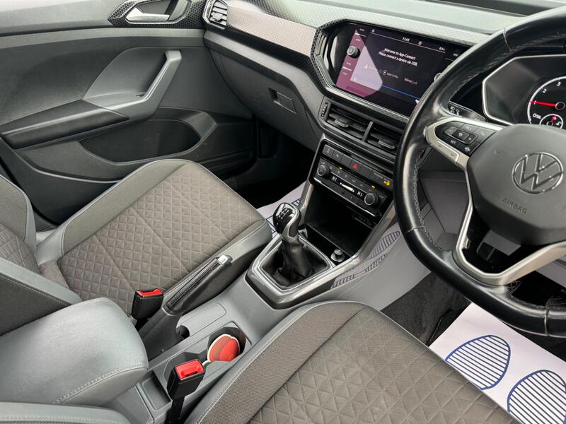 VOLKSWAGEN T-CROSS