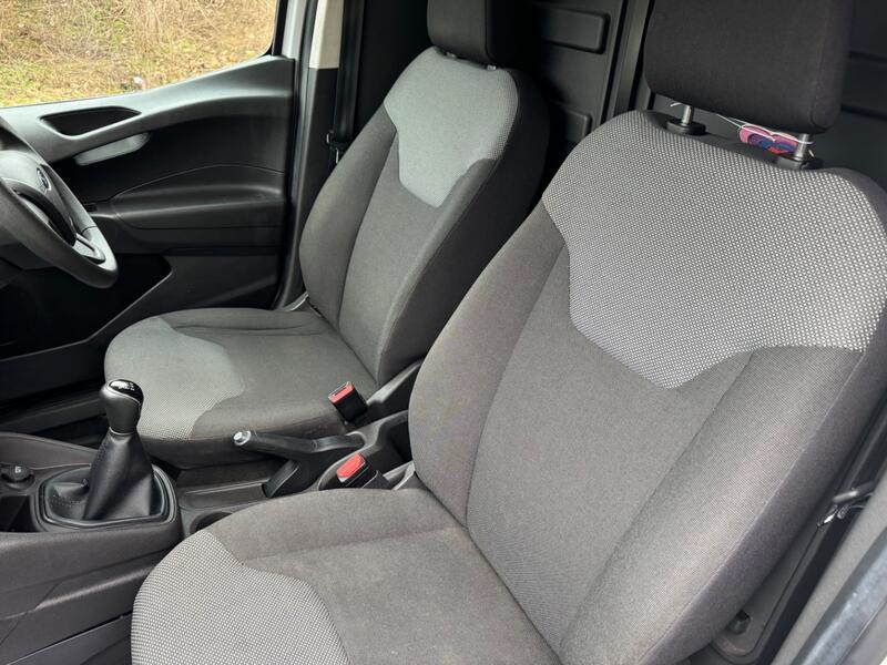 FORD TRANSIT COURIER