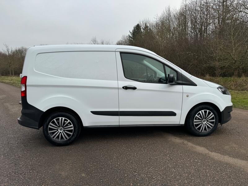 FORD TRANSIT COURIER