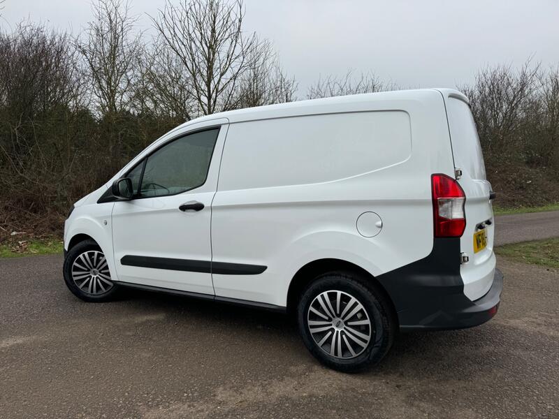 FORD TRANSIT COURIER