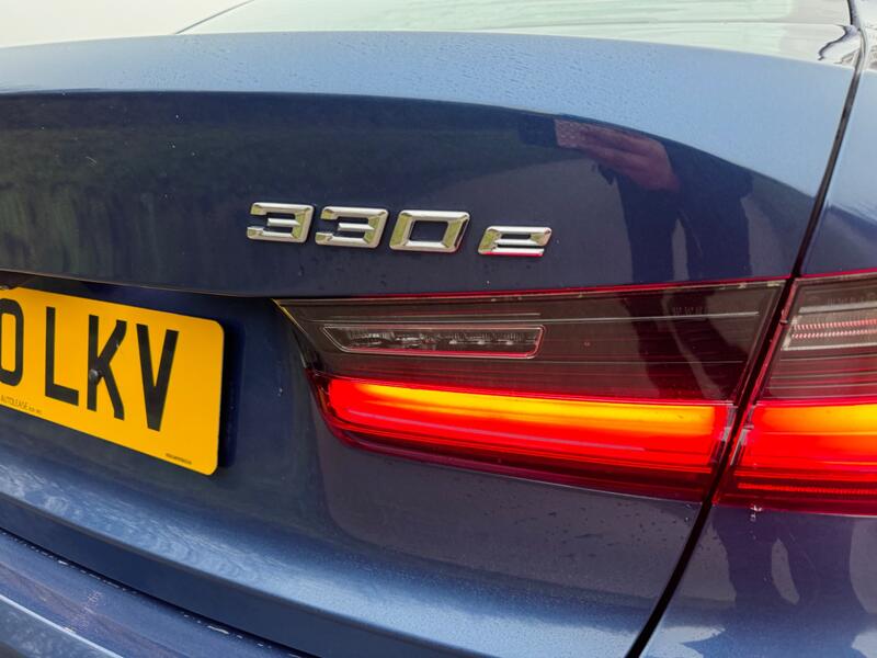 BMW 3 SERIES