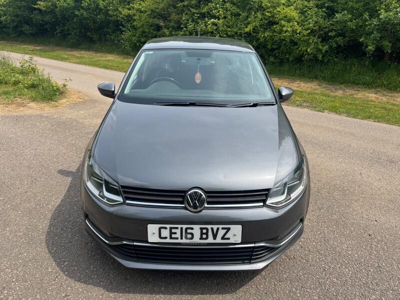 VOLKSWAGEN POLO