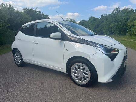 TOYOTA AYGO 1.0 VVT-i x-play