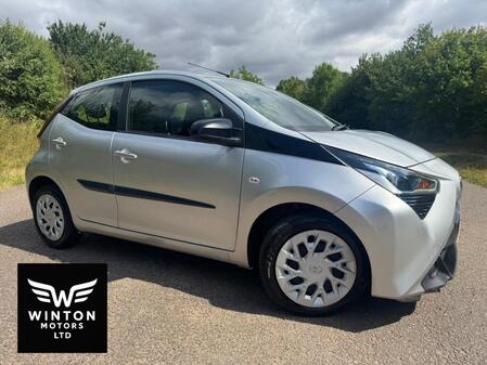 TOYOTA AYGO 1.0 VVT-i x-play